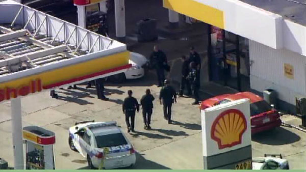Holdup man shot dead at Dallas gas station | wfaa.com