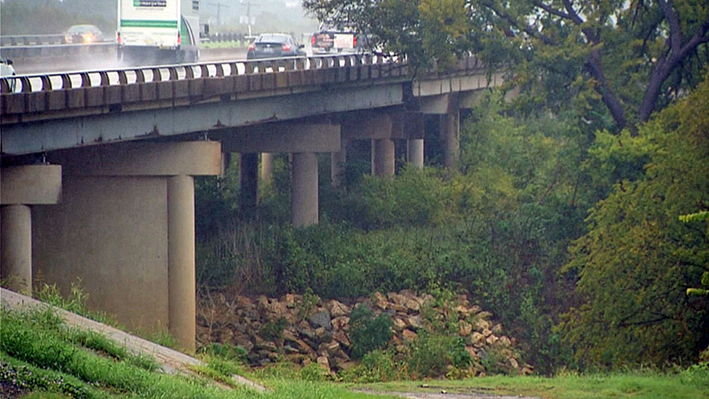 Woman dies after truck veers off Loop 820 bridge in East Fort Worth ...