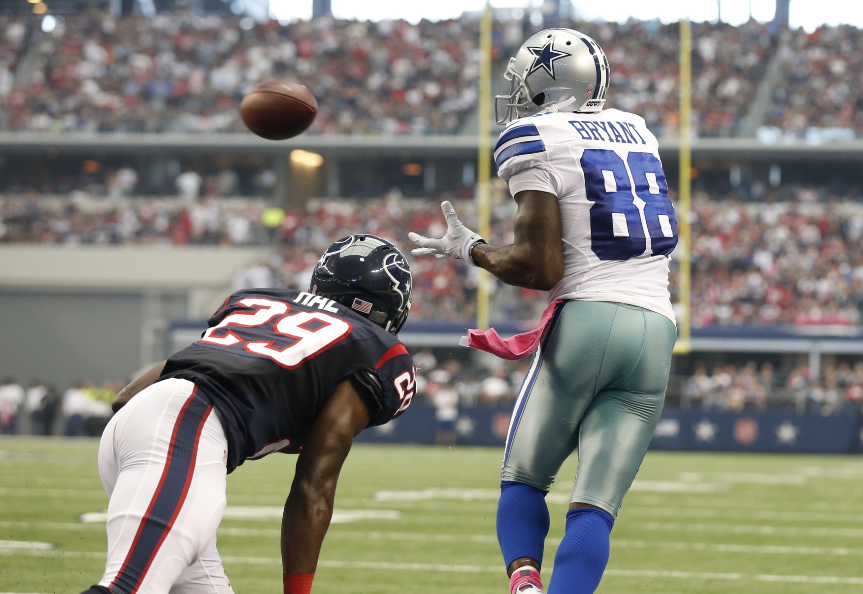 Dallas Cowboys wide receiver Dez Bryant (88) cuts around safety