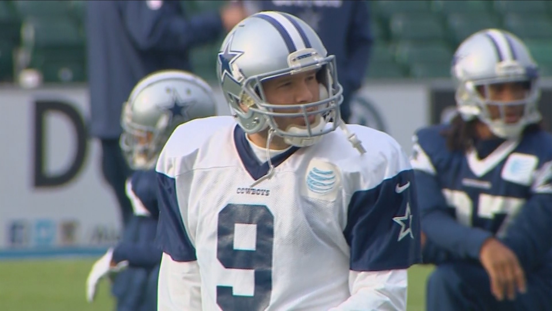 Tony Romo has broken bone in his back, says Cowboys coach Jason Garrett