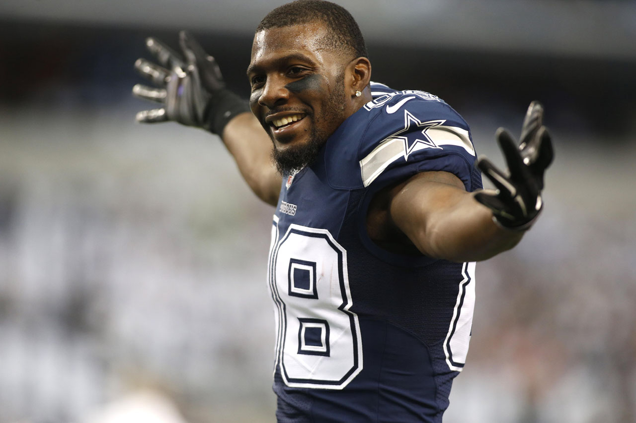 Dallas Cowboys wide receiver Dez Bryant (88) warms up before an