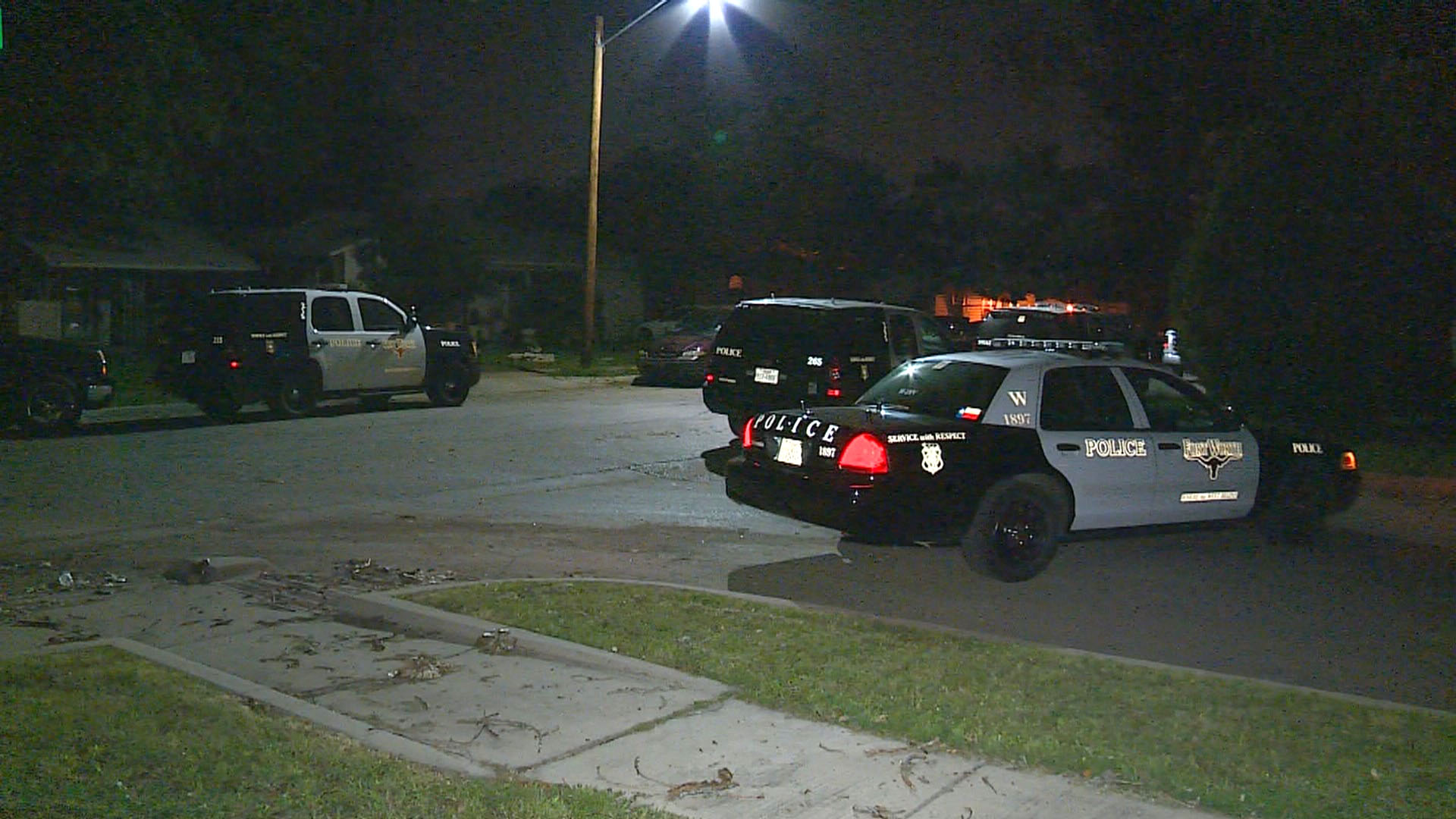Two arrests after Fort Worth SWAT standoff | wfaa.com