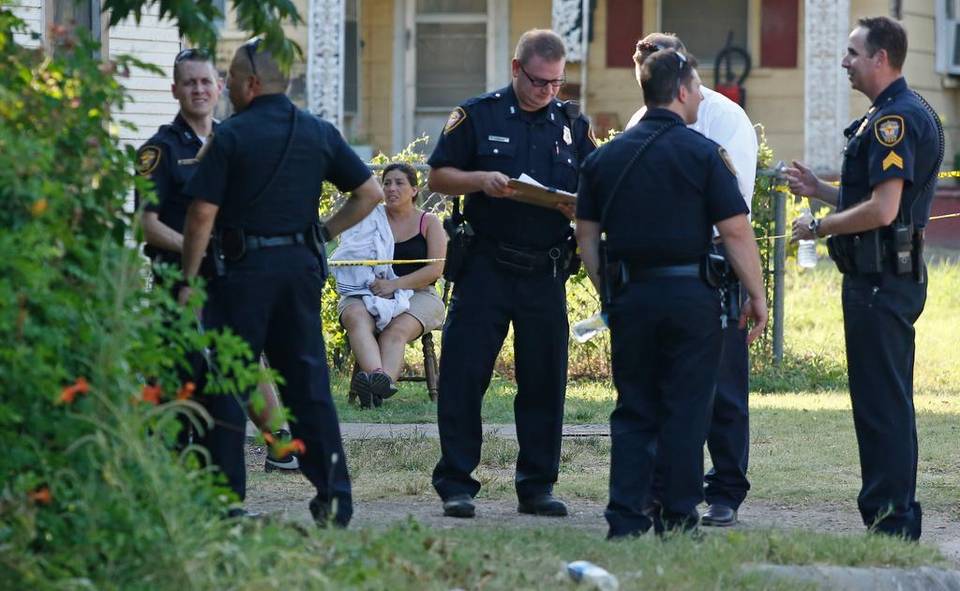 Man fatally shot in back yard in north Fort Worth | wfaa.com