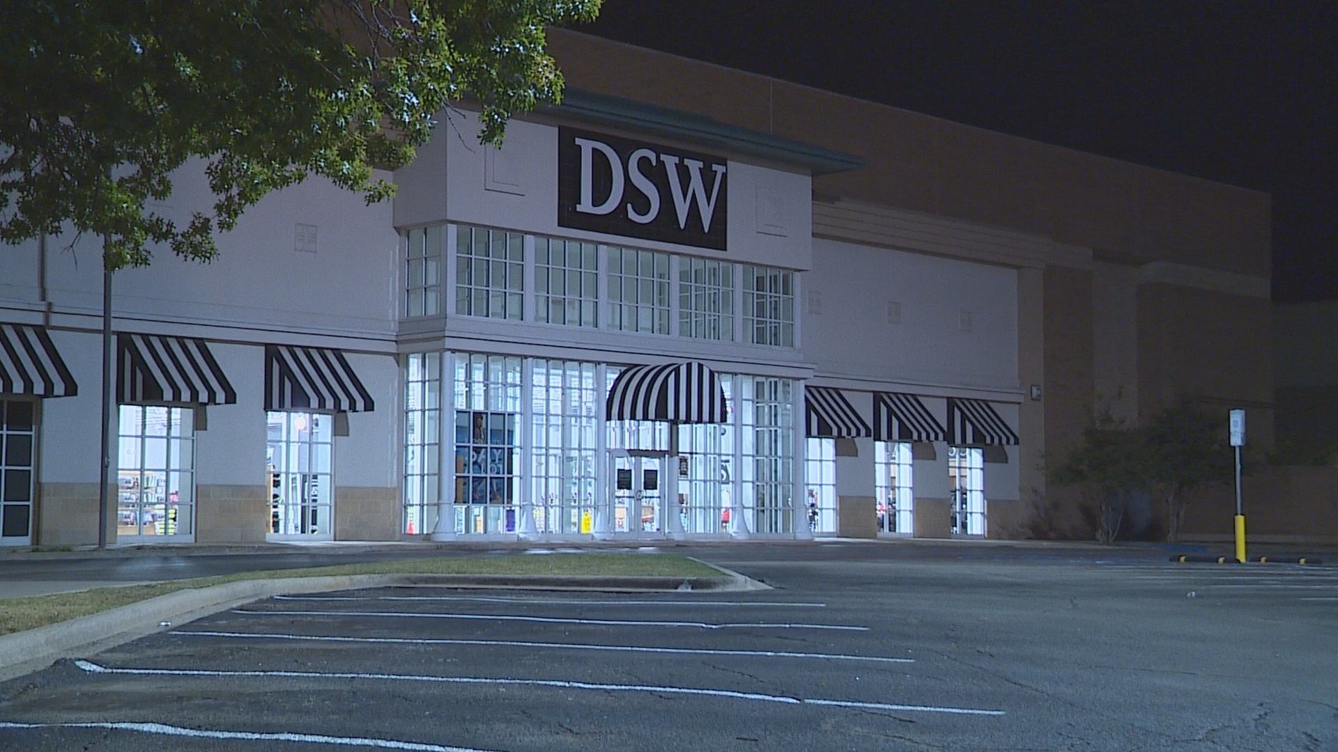 dsw golden triangle mall