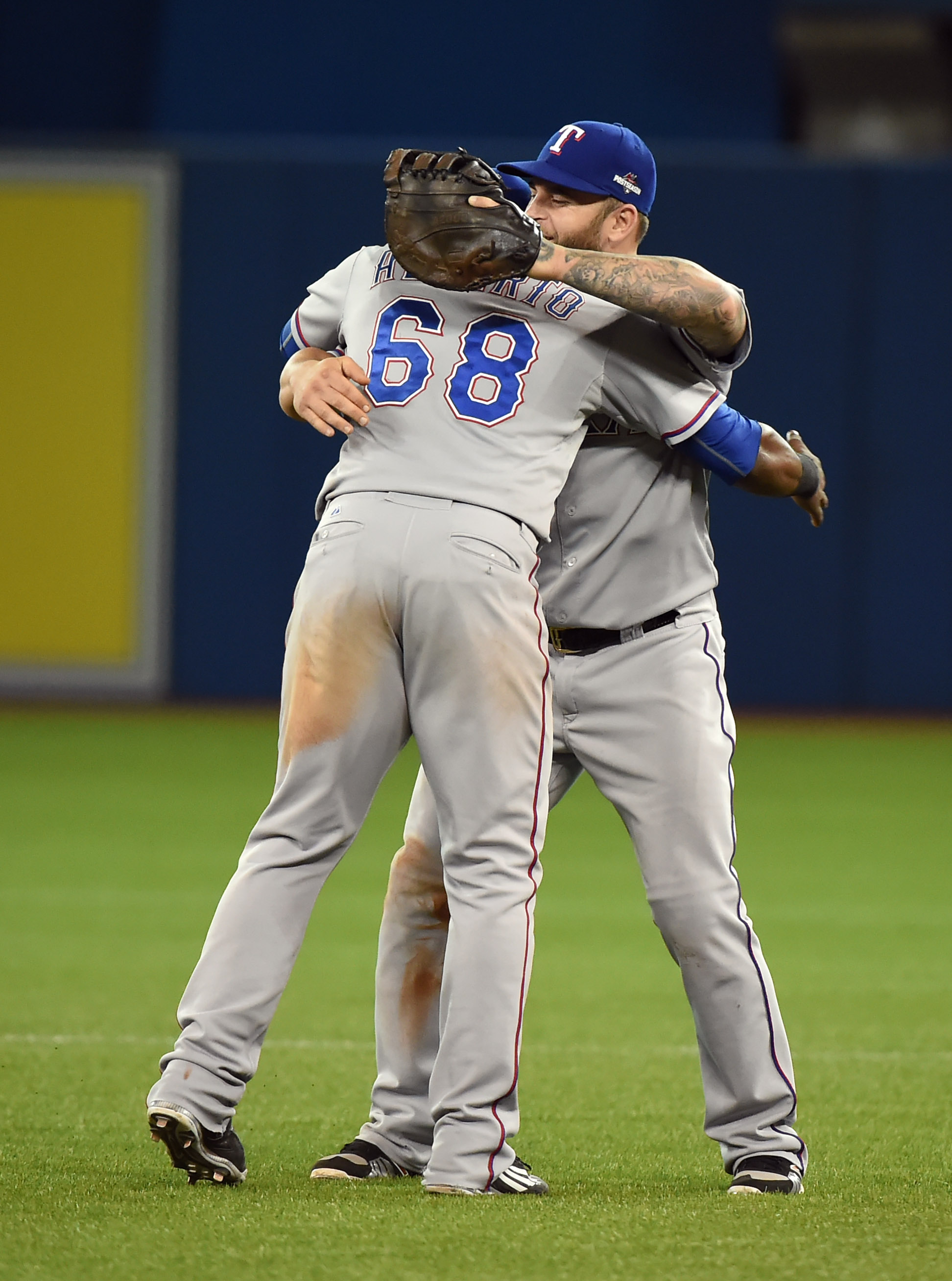 Rangers' Steve Buechele fills in as manager