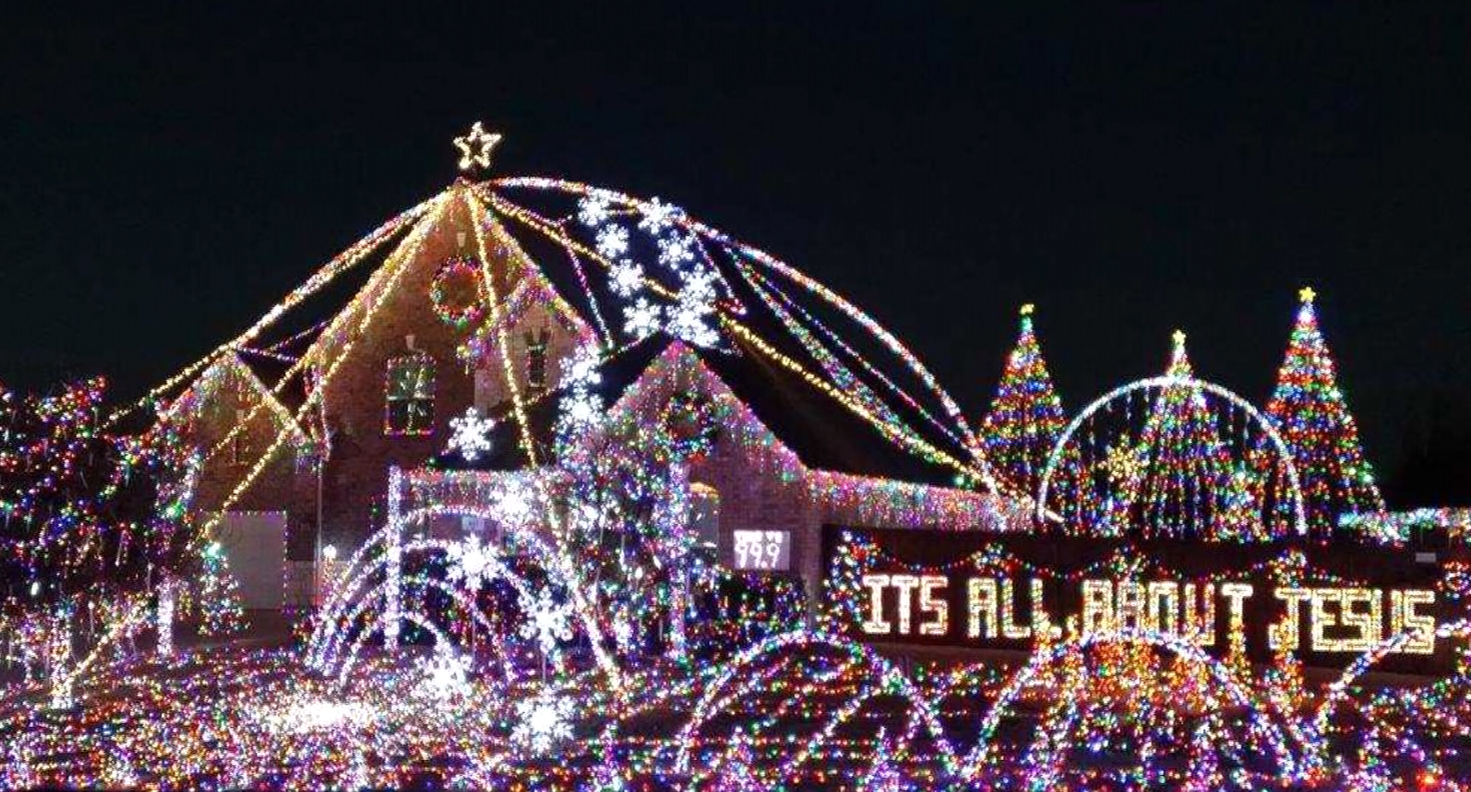 Prosper family's Christmas display a lesson in safety