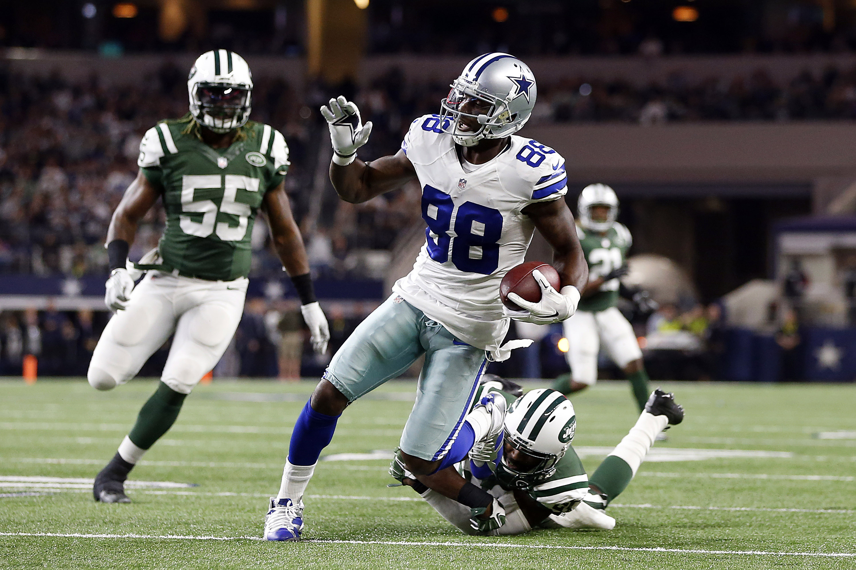 Bryant has 3 TD catches, Cowboys beat Eagles