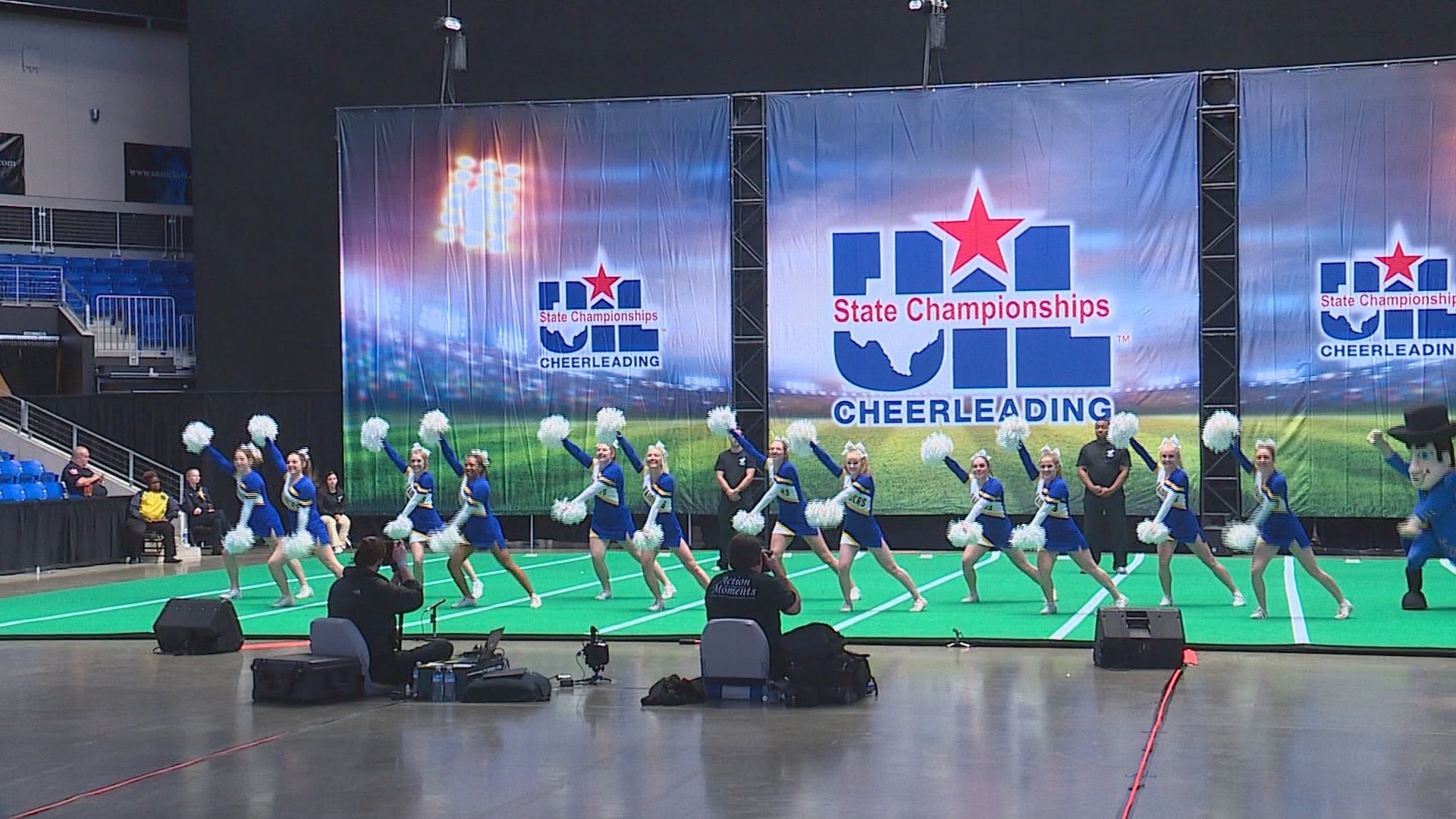 UIL holds inaugural cheerleading state championships
