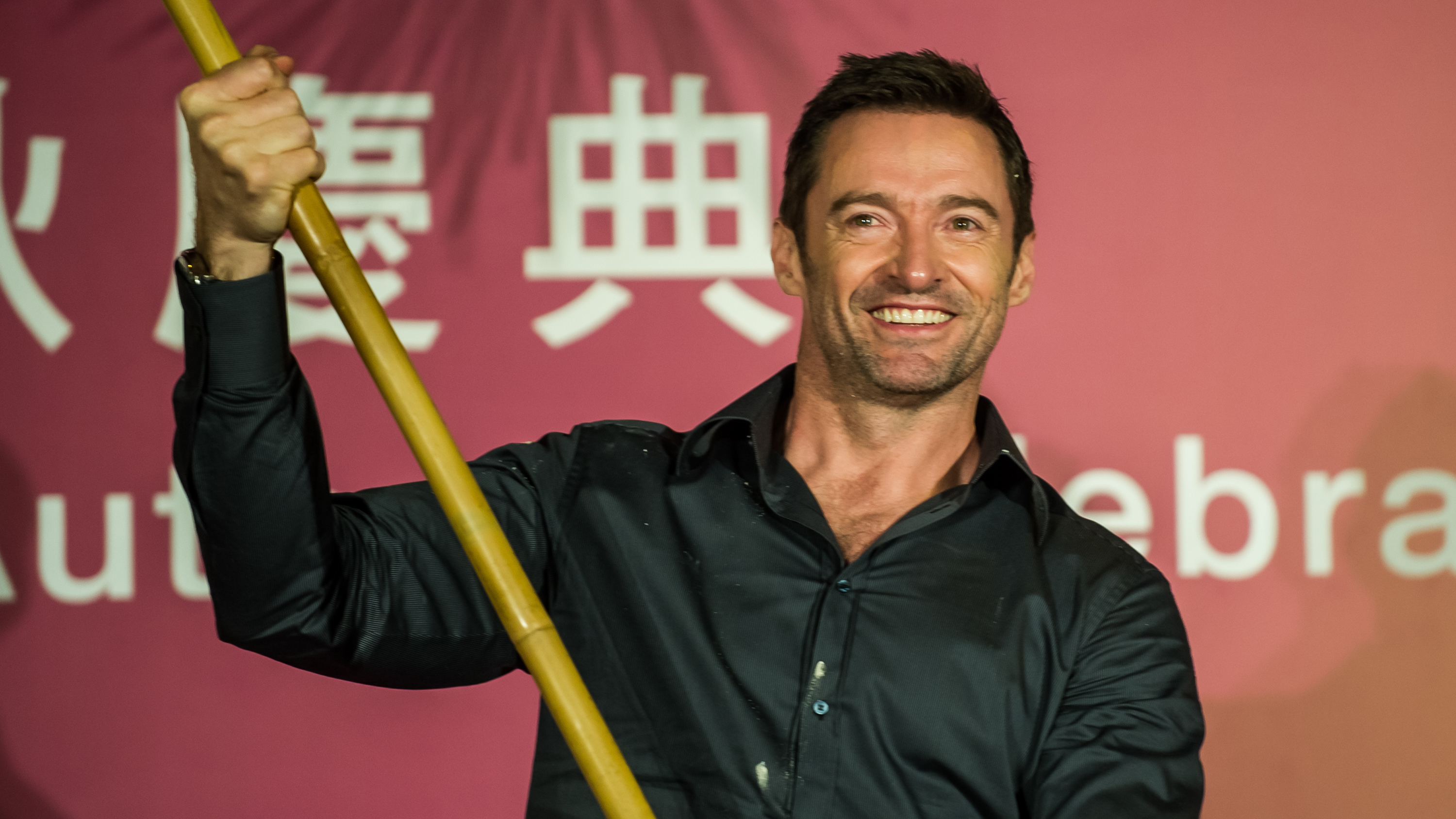 Hugh Jackman helps rescues Sydney swimmers wfaa