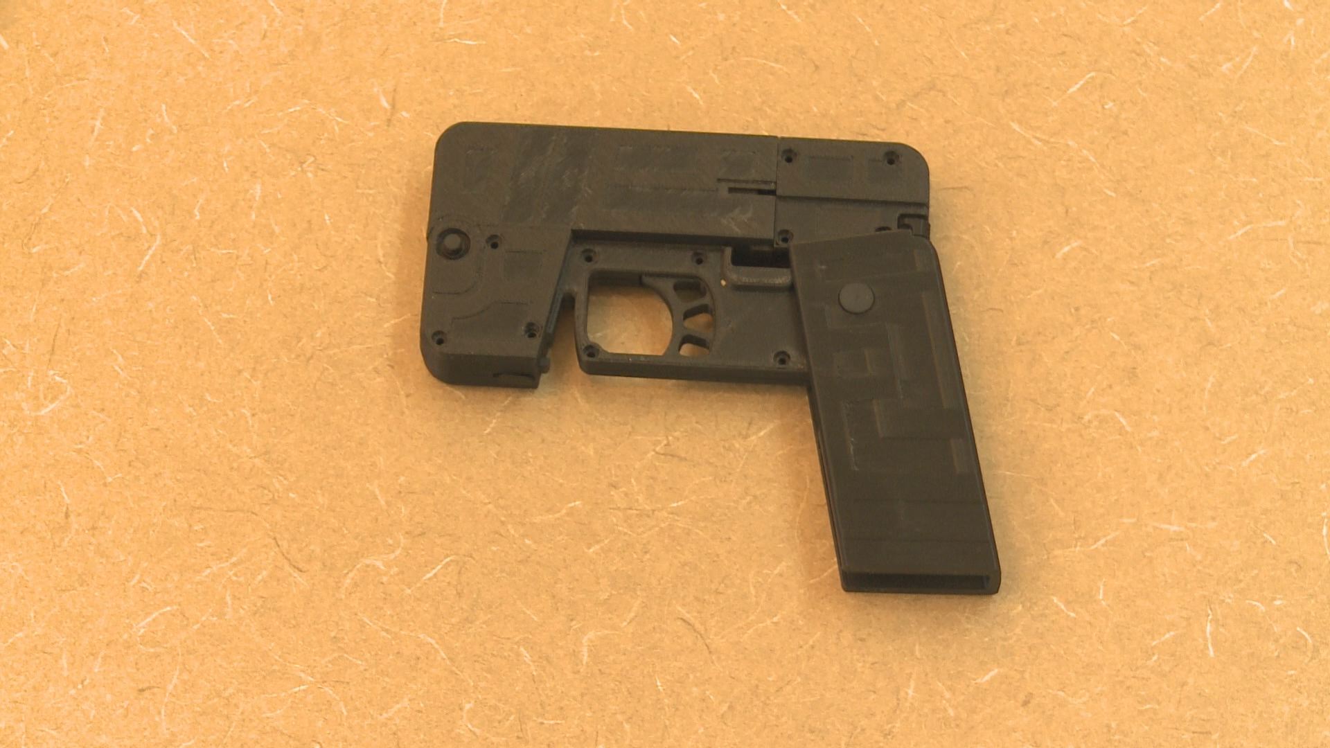 Company invents gun that looks like cellphone