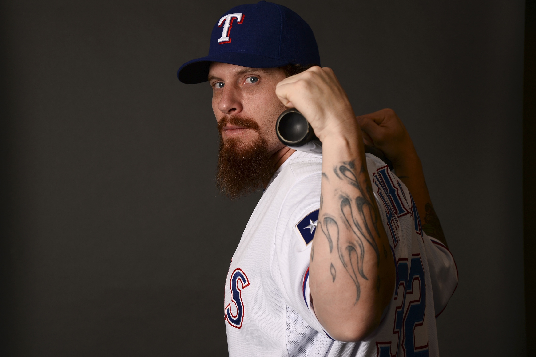 Texas Rangers re-sign OF Josh Hamilton to minor league deal 