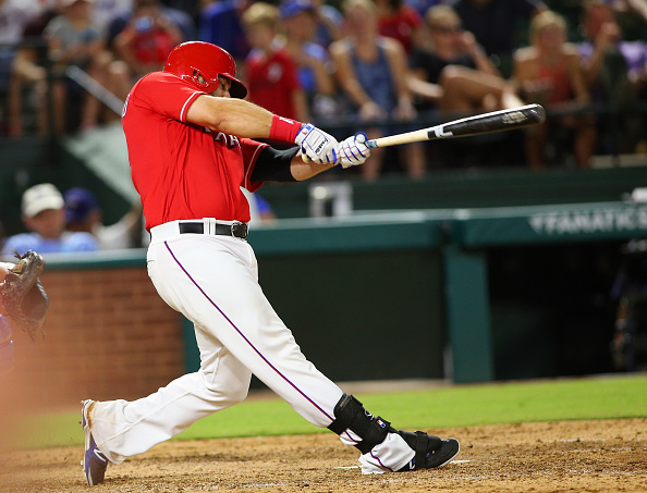 Mitch Moreland walks off, Rangers win 2-1