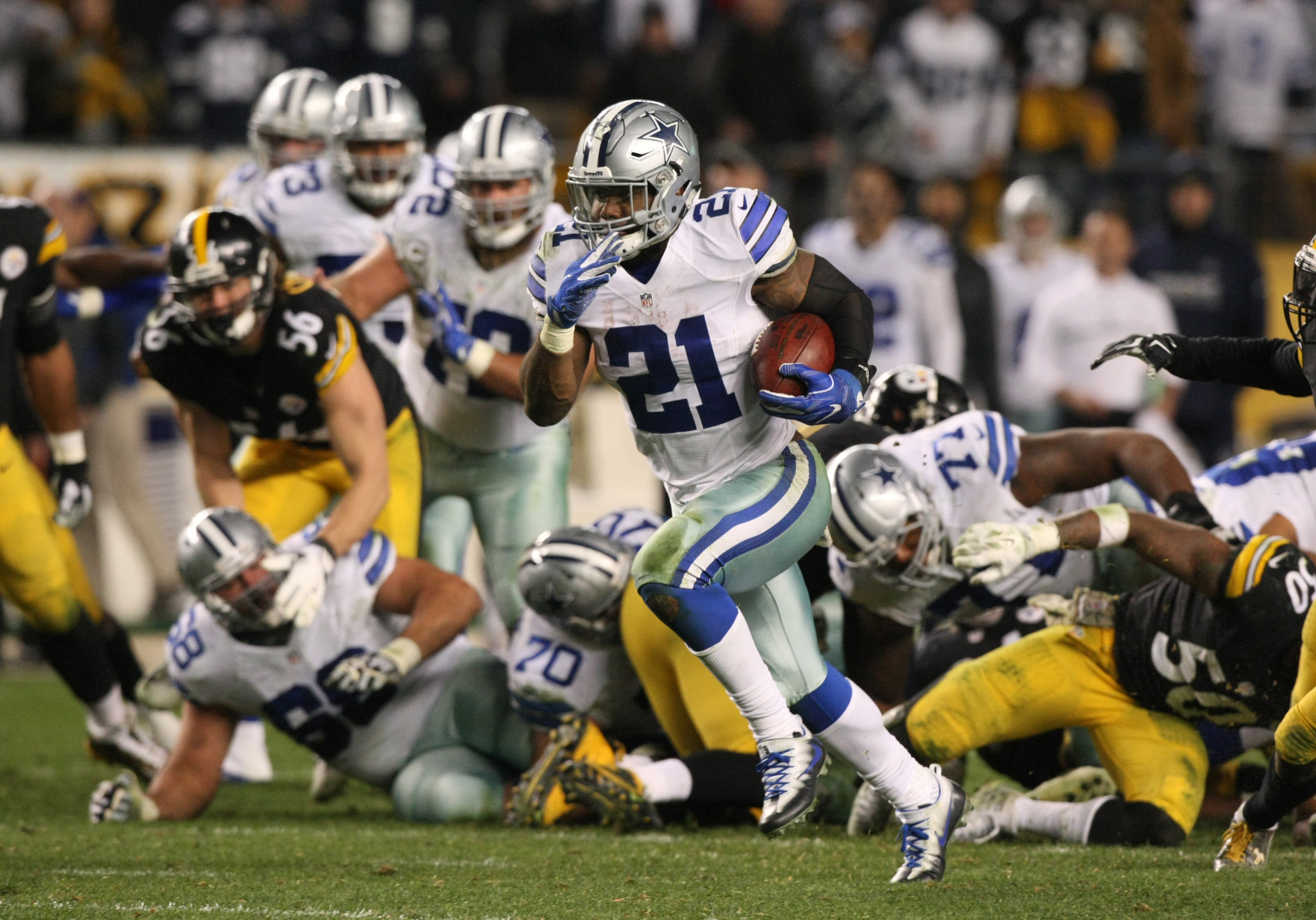 Dallas Cowboys vs. Pittsburgh Steelers. NFL Game. American