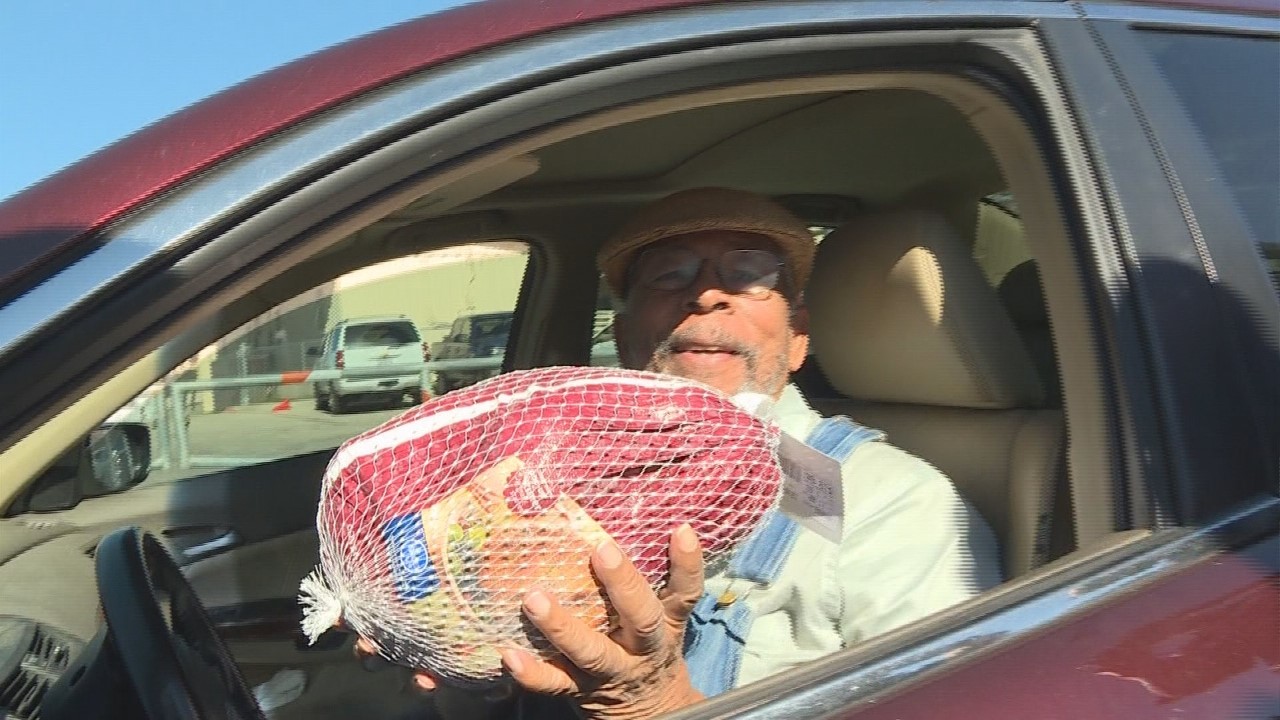 Fort Worth Police hand out Thanksgiving turkeys instead of tickets