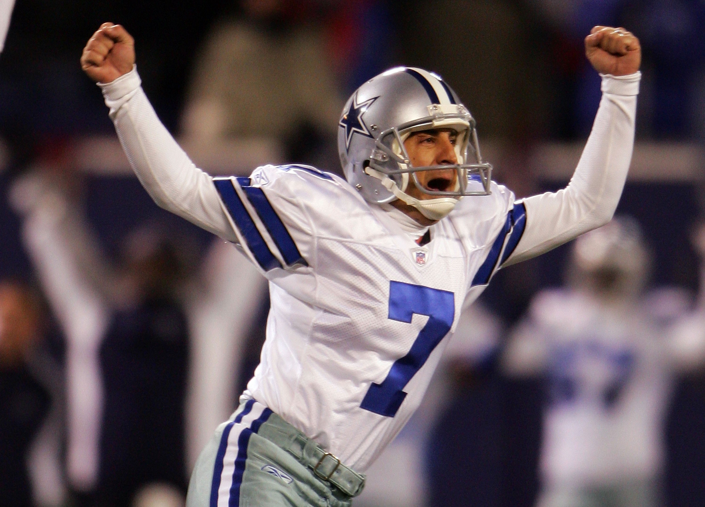 Dallas Cowboys Martin Gramatica kicks a 46 yard field goal with 1