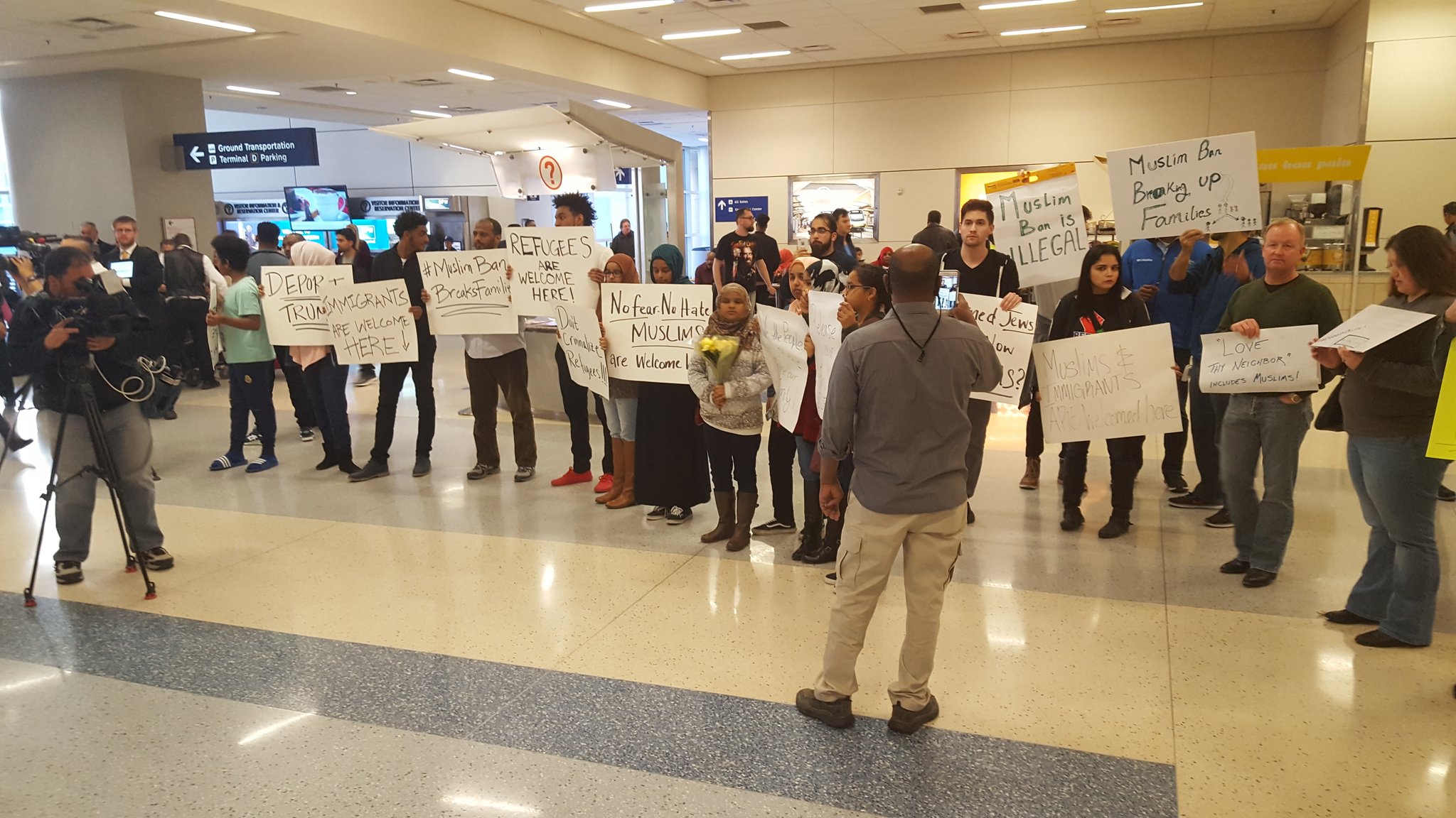 Immigration order halts travelers at DFW airport