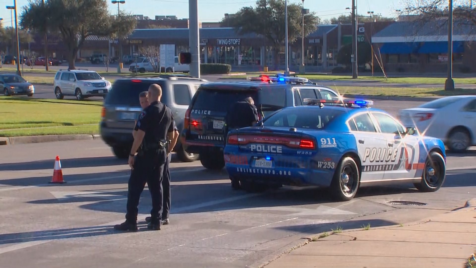 Armed jogger shoots robbery suspect in Arlington | khou.com
