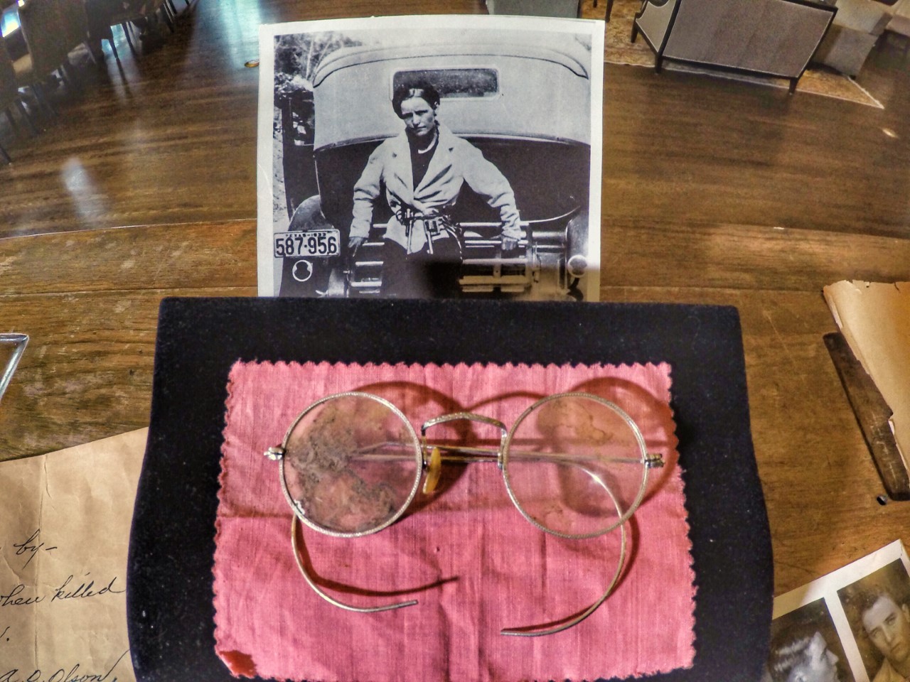 Bloody eyeglasses among Bonnie and Clyde artifacts to be auctioned