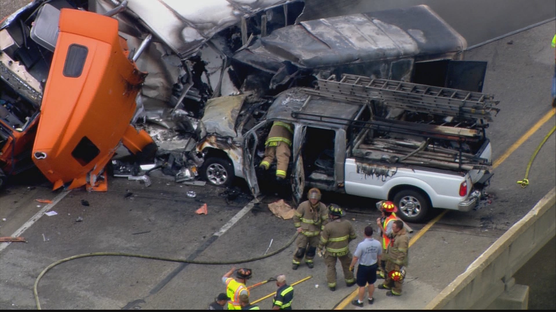 9 injured in fiery crash on I35W