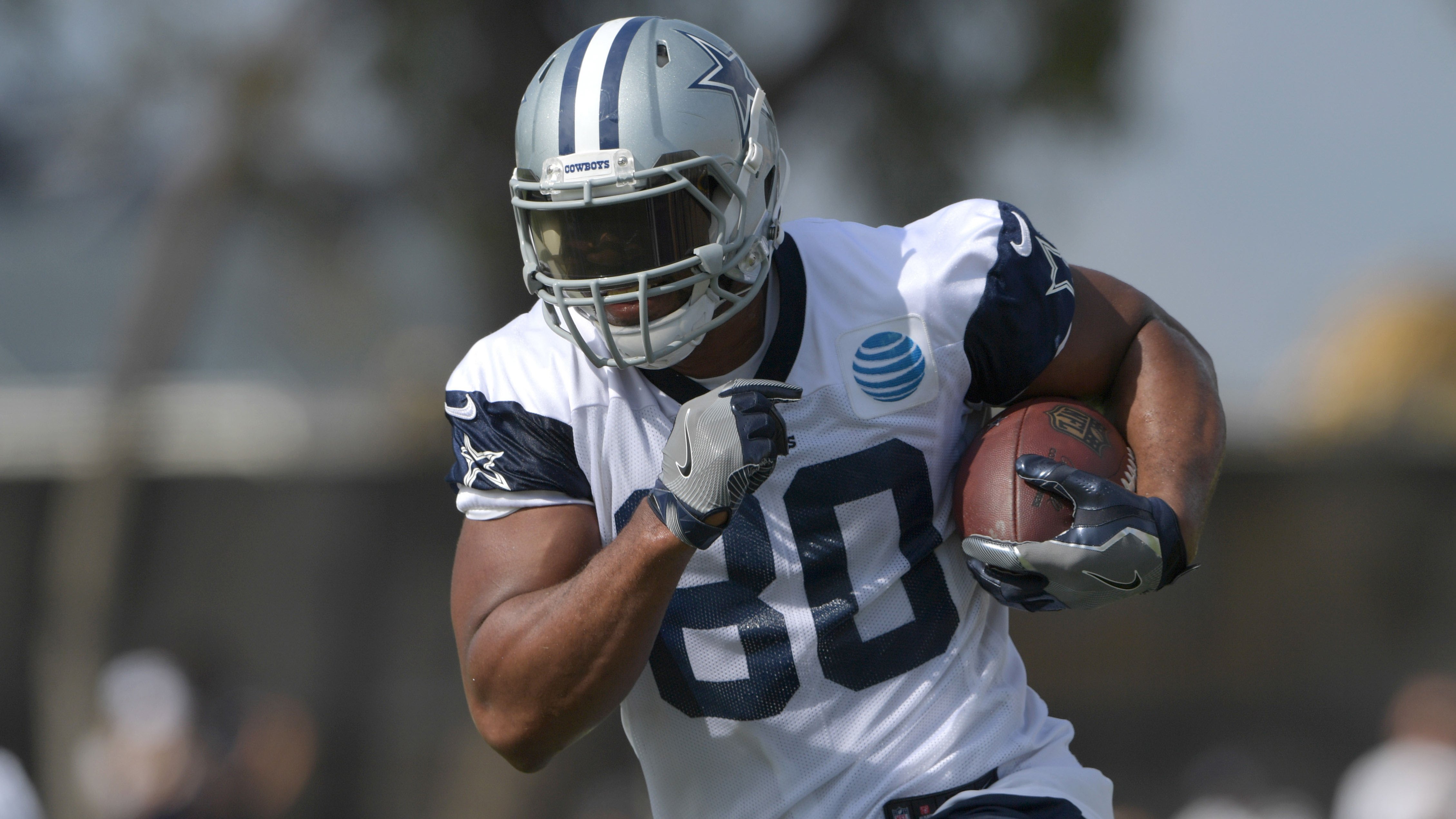 Cowboys' Rico Gathers trying football