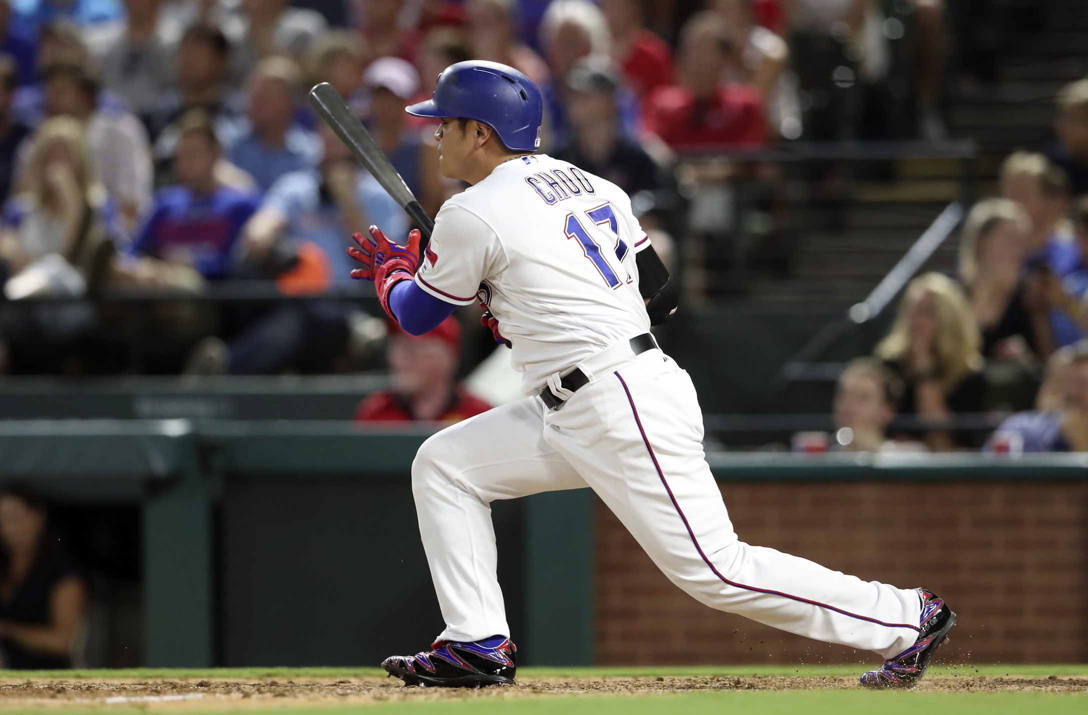 Rangers' Shin-Soo Choo breaks left arm on hit by pitch vs. A's