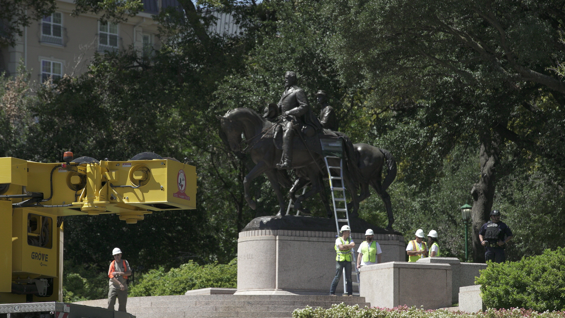PHOTOS Robert E. Lee statue removed