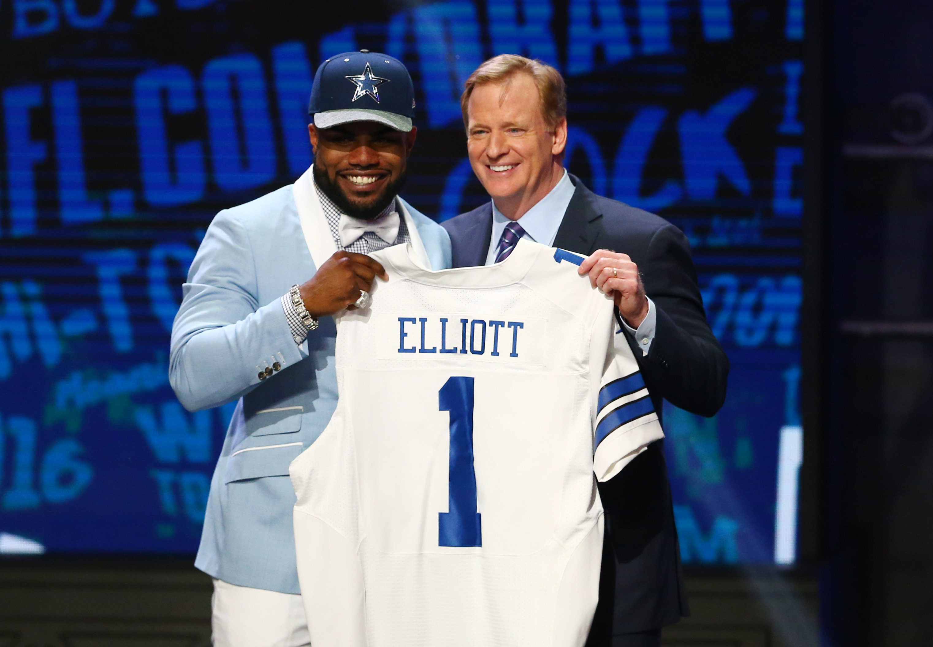 Ezekiel Elliott wore a crop top dress shirt to the NFL Draft 