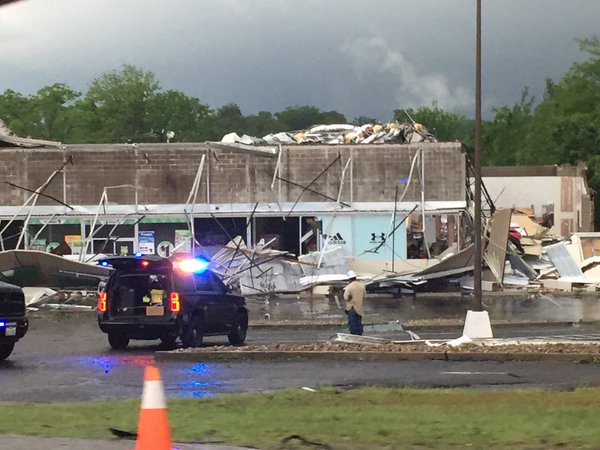 Suspected tornado injures several in Lindale | khou.com