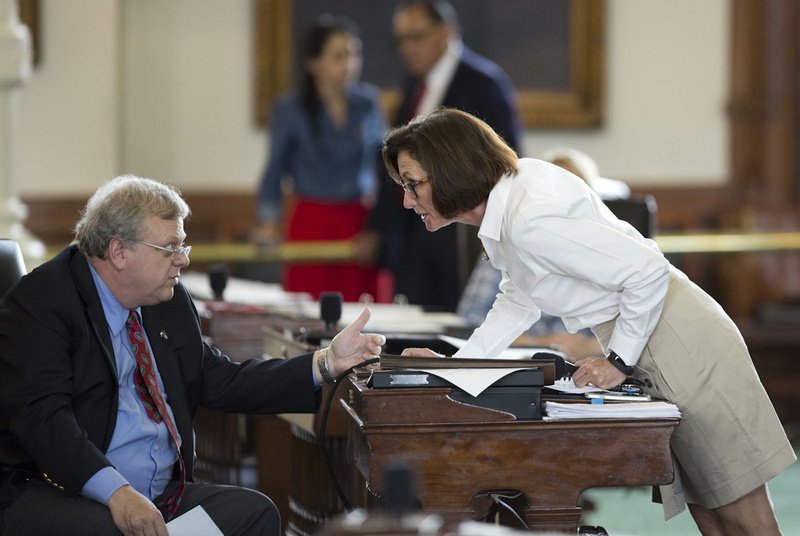 Bill to ban Chinese citizens and government from buying Texas land gains steam among Republicans - Vimarsana News
