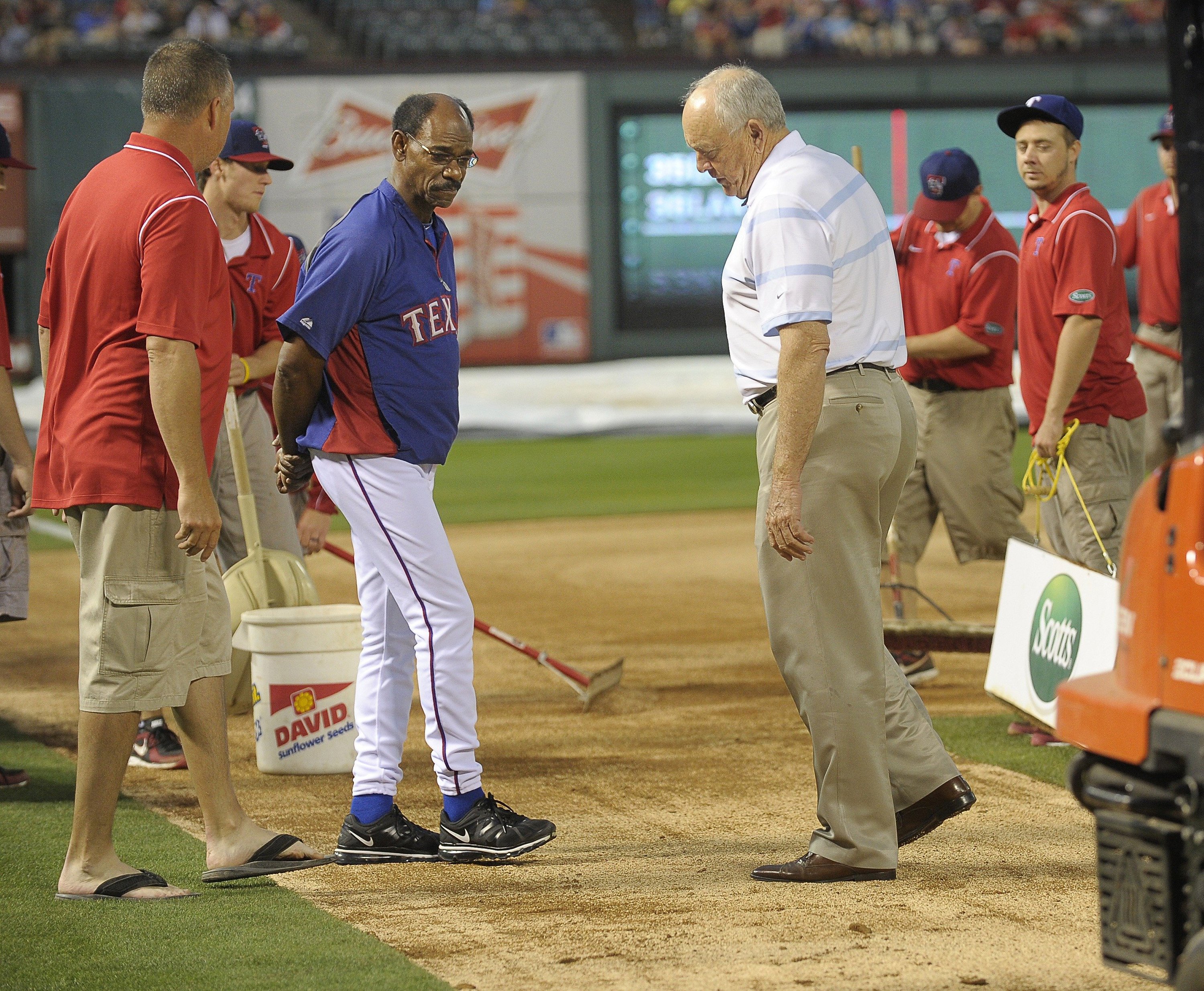 Texas Rangers Turf Field Rangers ownership wants an artificial turf entertainment venue instead ...